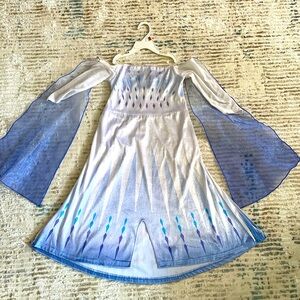 Halloween consume, Elsa II dress, Disney, excellent condition, perfect for 4-6t
